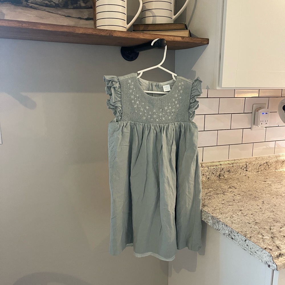 Edge hill Collections size 6 sage color dress, like new, wrinkles from storage